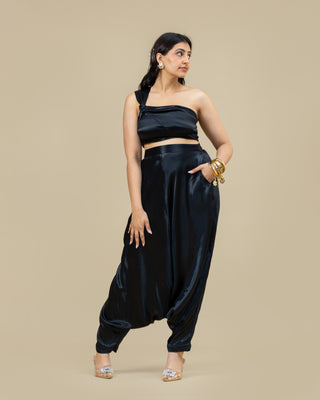 BLACK IN BUSINESS one-shoulder crop top