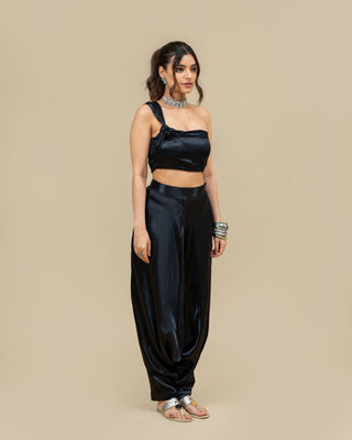 BLACK IN BUSINESS one-shoulder crop top